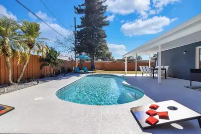 Image de Fully Renovated Pool home sleeps 12