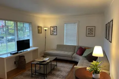 Image de Picturesque 3br Home 5 miles from St Paul Airport!