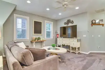 Image de 2 Mi to Bay Park: Charming Milwaukie Getaway