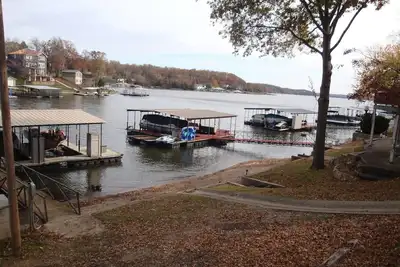 Image de New Listing Lake view cabin, close to Captain Ron's Resort, Lake of the Ozarks