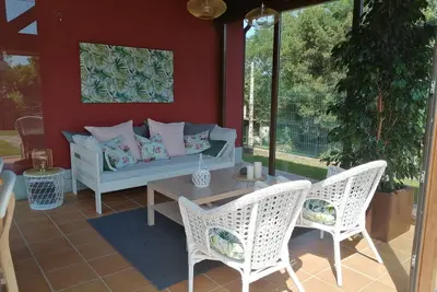 Image de House with heated pool and beautiful glazed porch