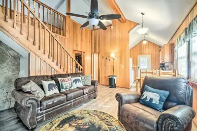 Image de Grill & Fire Pit: Peaceful Sevierville Cabin!