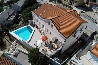 Image de Appartement de vacances avec vue sur la mer, climatisation et piscine