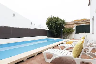 Image de Belle maison de vacances privée avec Wifi, piscine privée, climatisation, Tv, patio, parking
