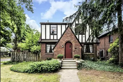 Image de Charming Tudor in the heart of Ann Arbor Mi