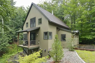 Image de Central Park - Stylish features, a gourmet kitchen, and convenient location!
