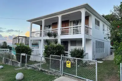 Image de Best Location, Caribbean views, Off street parking, walk everywhere.