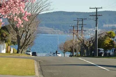Image de Huia · Happiness is Huia a block from the lake - Summer?