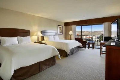 Image de Relax and Unwind! 3 Convenient Units, Outdoor Pool, Free Parking, Pets Allowed!