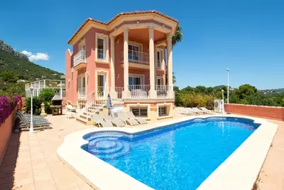 Image de Belle maison de vacances privée avec Wifi, climatisation, piscine privée, Tv, patio, parking