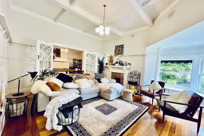 Image de Amazing Period King beds Villa with Charming Rumpus in inner east city