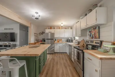 Image de Charming open 4bd and screen-in porch! Sleeps 10!