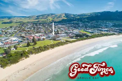Image de Good Times - Luxury beachfront home in the heart of town