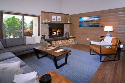 Image de Dogwood at Outrun - 3 Br, Hot tub, Shuttle