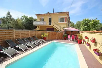 Image de Au Nid d'hirondelles-Piscine chauffée 28°-Climatisée-Proche centre ville-Calme