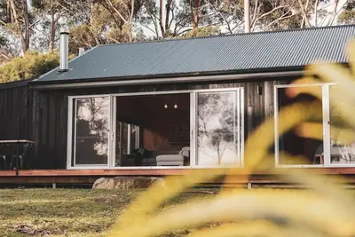 Image de Pet friendly beach/nature re-set for couples