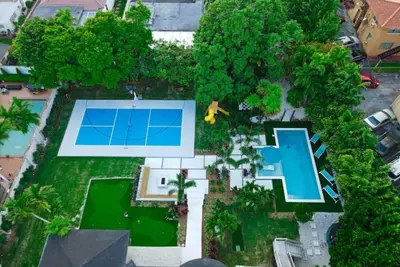 Miami 8br Mansion w/ Pool & Playground
