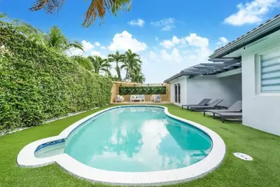 Relax in Style: Pool, Golf, Luxe Kitchen, Sleeps 12
