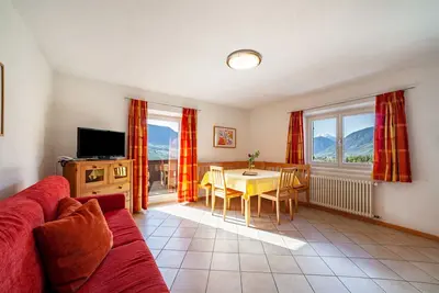Image de Appartement \"Gasserhof Edelrot\" avec vue sur les montagnes, piscine partagée et Wi-Fi.