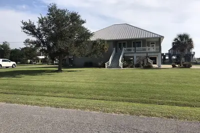 Image de 200 feet on the water with boat house! ! !