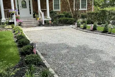 Image de Gorgeous private Hamptons house with pool and volleyball court