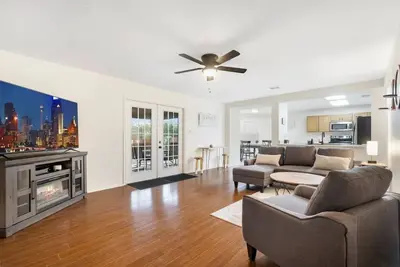 Image de Spacious home near theme parks & Lackland Afb Bmt!