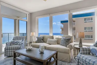 Image de Amazing 3 Bedroom End Condo at Jade East