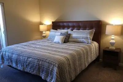Image de Spacious and Private 2-bedroom, 2-bathroom condo with a private 1-car garage.