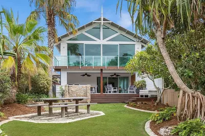Image de Stunning Beachfront On She-oak