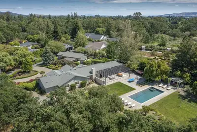 Image de Town + Country Sonoma Entertaining House
