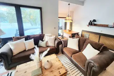 Image de Beautiful home with 1bedroom and huge open loft.