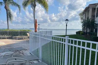 Image de On the water and golf course view