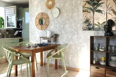 Image de Pomme Cannelle, un paisible T2Bis idéalement situé à 100 mètres de la plage 🌴