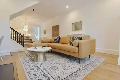 Image de Majestic Rowhome in the Heart of Capitol Hill
