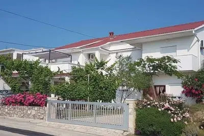 Appartement dans Ljubač avec vue mer, Balcon, Climatisation, Wifi (809-2)