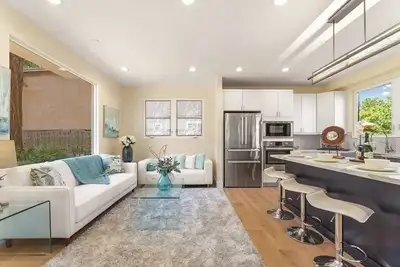 Image de Cozy Luxury 4-Bedroom Home