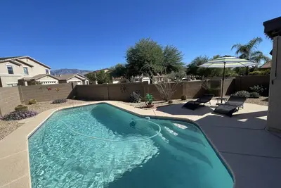 Image de 3 Bedroom 2. 5 Bathroom Family Home, minutes from hiking trails and restaurants.