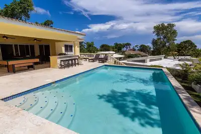Spacious 5-bedroom villa with private garden&pool in luxury gated residence