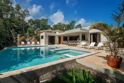 Image de 4bd villa in gated complex, private pool, WiFi/cable Tv/Bbq, guest-friendly