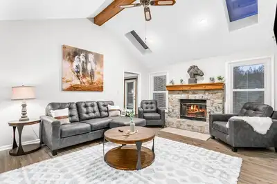 Image de Family Friendly/4BRHome Near Legends/Speedway/Wifi