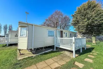 Image de Caravan with decking at Manor Park in Hunstanton, sleeps 6 ref 23045b