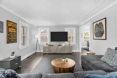 Image de Spacious Home with 5BR_Mins to attractions|Quiet