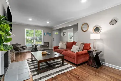 Image de Roomy 5br Home|King Beds|Safe|Mins to Attractions