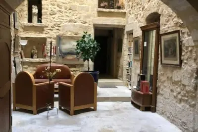 2 Pieces dans un Hotel Particulier en plein centre de Carpentras
