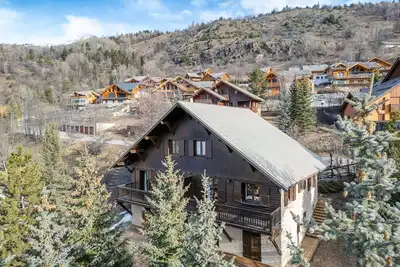 Image de Serre chevalier Grand appartement avec cheminée dans chalet familial
