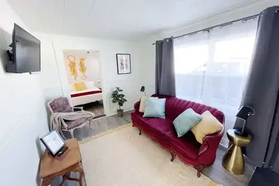 Image de Suite 106 | 2 Bed / 2 Bath + Living & Kitchen