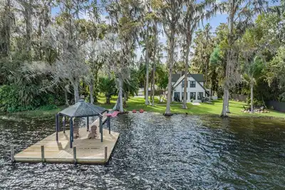 Image de Lakefront Paradise Seasonal Getaway