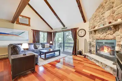 Image de Cozy Camelback, Pocono Retreat w/ Mountain Views!