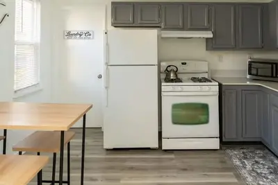 Image de Lovely 2-bedroom rental unit w/ electric fireplace