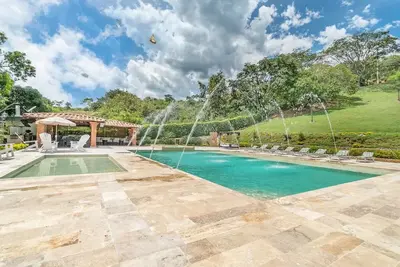 Image de Villa Gama Vip En Sopetran, Vistas increĂbles Con Jacuzzi y Piscina